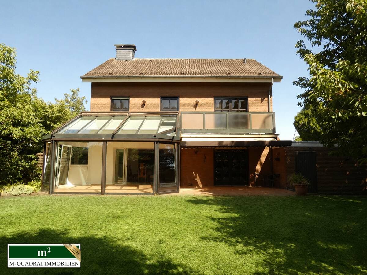 NEUER PREIS! Einfamilienhaus in Harsewinkel / Wintergarten / großer Garten / Doppelgarage / 818 m²