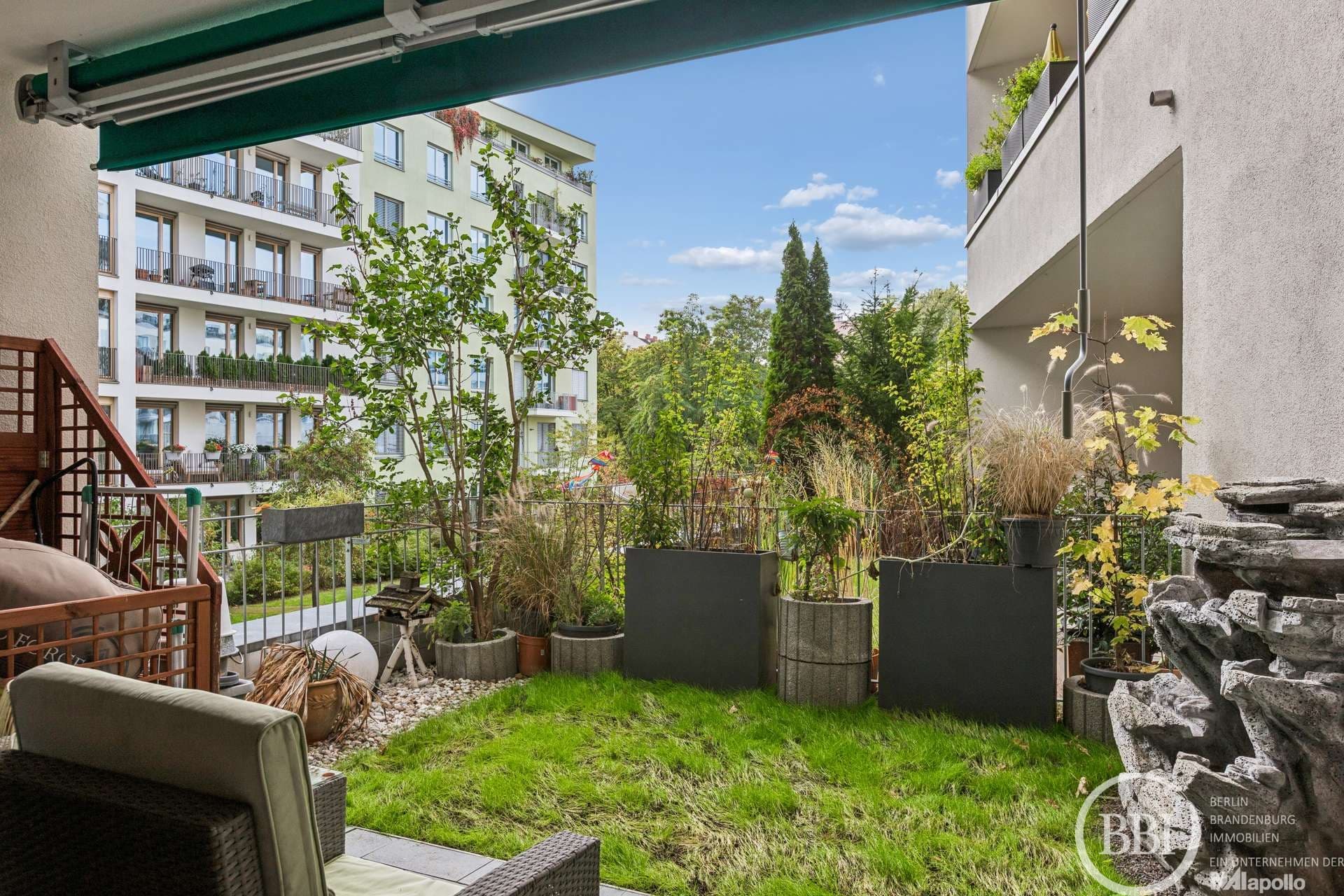 Eigene Terrasse mit echtem Rasen am Gleisdreieck-Park: 4,5 Zimmer, 136 m²