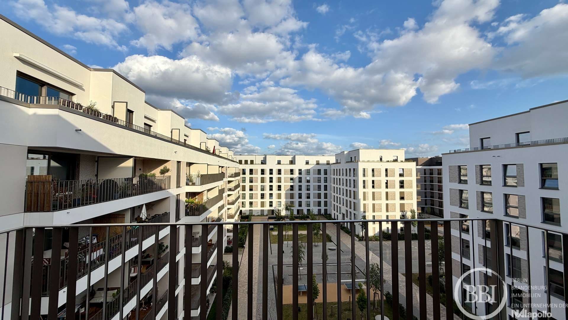 Provisionsfrei: Möblierte 2-Zimmer-Neubauwohnung mit Balkon & TG-Stellplatz in Friedrichshain