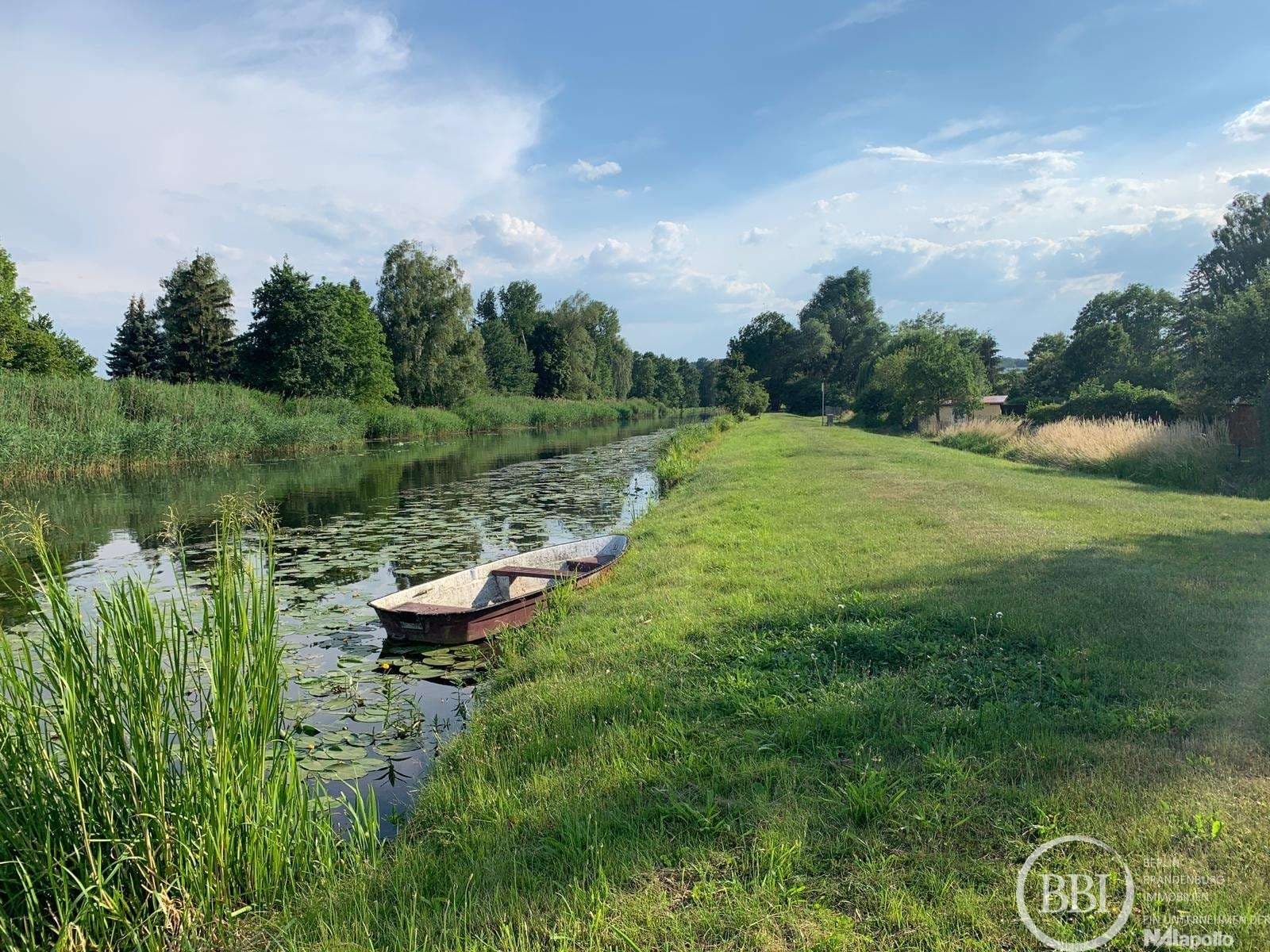 Direkter Zugang zum Finowkanal: Baugrundstück, 1.129 m², Mischgebiet, Niederfinow