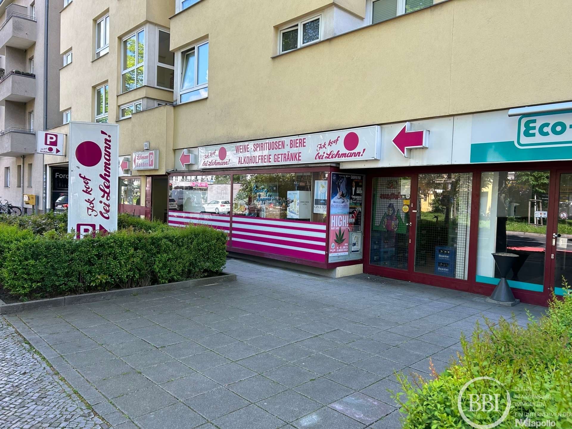 Bezugsfrei: 511 m² Ladenfläche mit 12 eigenen Stellplätzen an der Hauptstraße Schöneberg