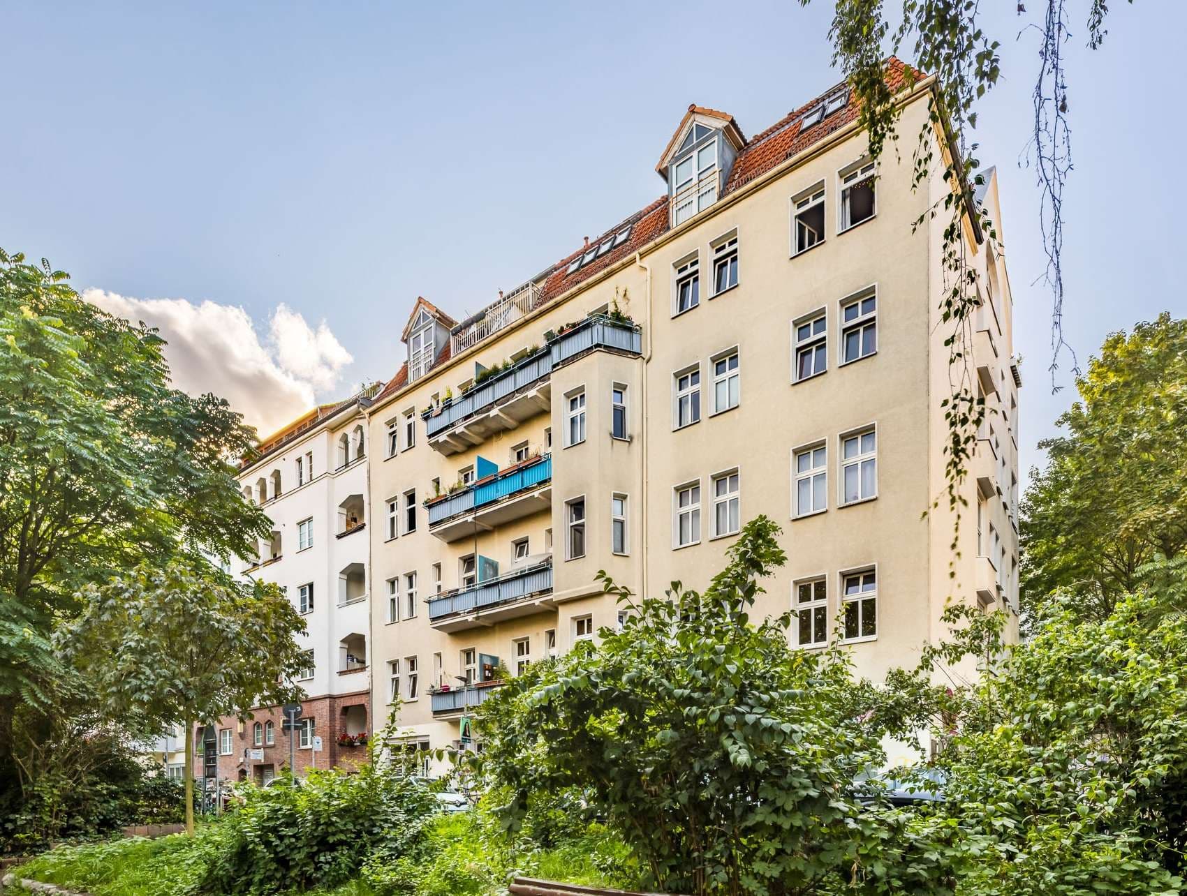 Kapitalanlage mit Terrasse im lichtdurchfluteten Dachgeschoss in zentraler Lage