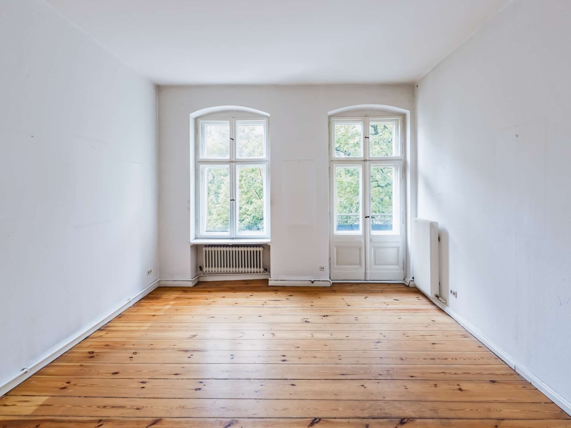Charmante 2-Zimmer- Altbauwohnung mit Balkon in begehrter Kiezlage