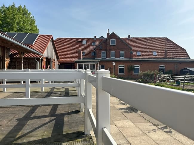 Wohnen in historischem ehem. Bahnhofshotel auf dem Lande -5 Wohneinheiten - Tierhaltung möglich