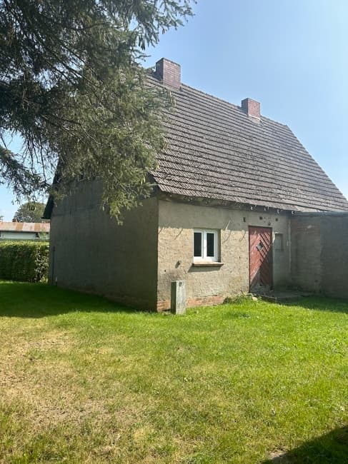 Grundstück mit kleinem vollständig entkerntem Siedlungshaus im Bestand bei Stralsund nahe Ostsee