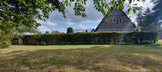 Grundstück mit kleinem vollständig entkerntem Siedlungshaus im Bestand bei Stralsund nahe Ostsee