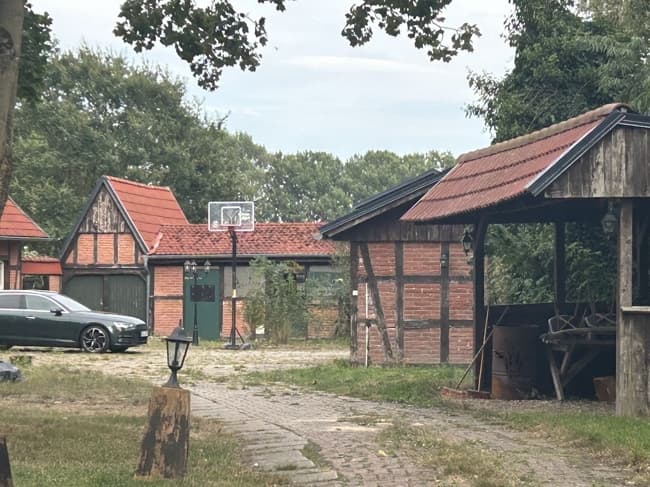Landhaus mit Möglichkeit zur Tierhaltung - Bewegungsplatz vorh. ca. 40 Min. vor den Toren Hamburgs