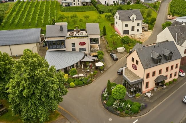 Wein aus besten Lagen ist immer eine gute Investition - Weingut, Gastronomie u. Gästehaus a.d. Mosel