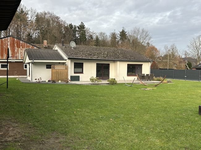 Einfamilienhaus auf großem Grundstück in Oldersbek mit vielseitig nutzbarer Halle auf dem Grundstück