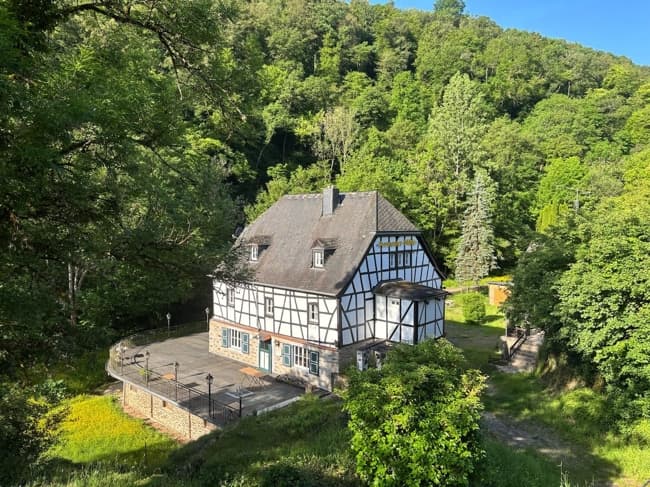 Historische ehem. Mühle von 1651 in Alleinlage unter der Burg Pyrmont