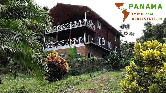 PANAMA: Bezugsfertiges Haus mit großem Grundstück auf dem Festland von Bocas del Toro