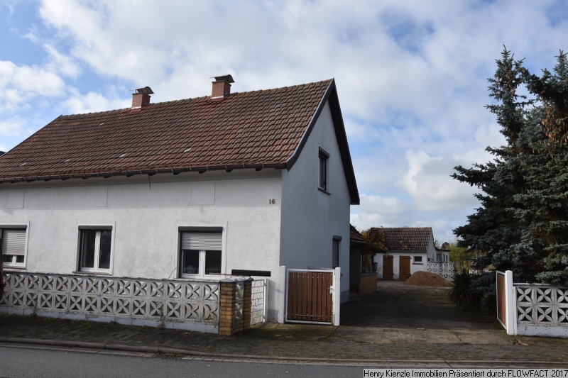 Fast vollständig saniertes Einfamilienhaus mit reichlich Nebengelass in Reichenhain