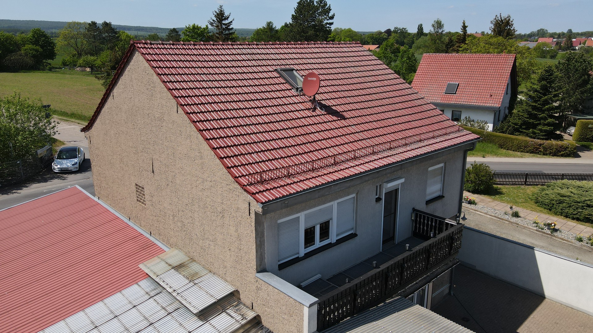Ein- bis Zweifamilienhaus mit großem Garten, Gewerbeflächen, Doppelzufahrt & Garagen – Niederdorla – Vorschaubild 4