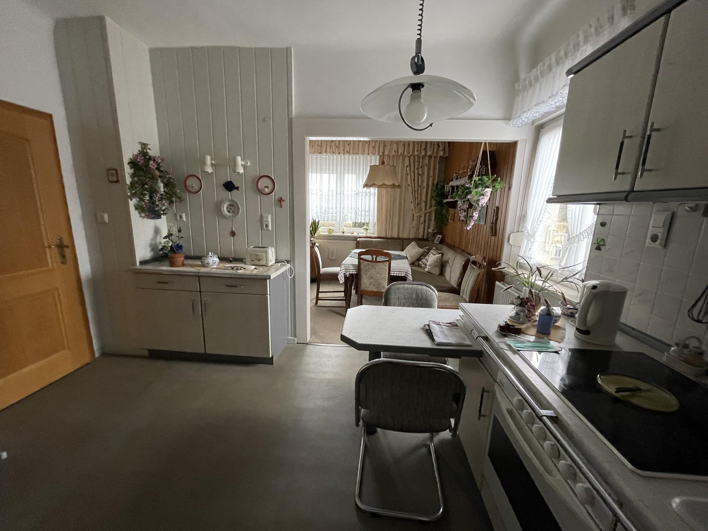 Ein- bis Zweifamilienhaus mit großem Garten, Gewerbeflächen, Doppelzufahrt & Garagen – Niederdorla – Vorschaubild 5