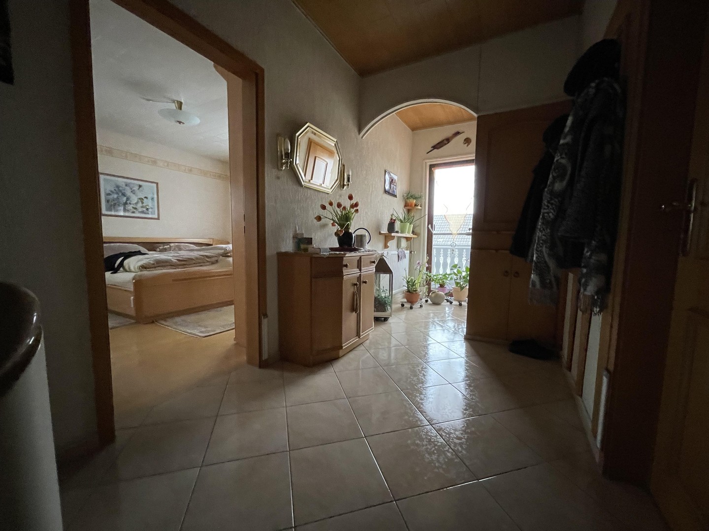 Ein- bis Zweifamilienhaus mit großem Garten, Gewerbeflächen, Doppelzufahrt & Garagen – Niederdorla – Vorschaubild 10