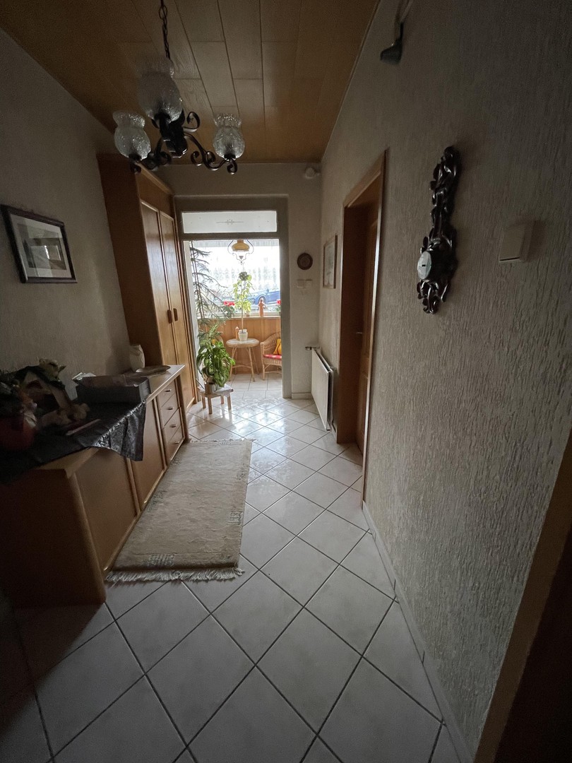 Ein- bis Zweifamilienhaus mit großem Garten, Gewerbeflächen, Doppelzufahrt & Garagen – Niederdorla – Vorschaubild 12
