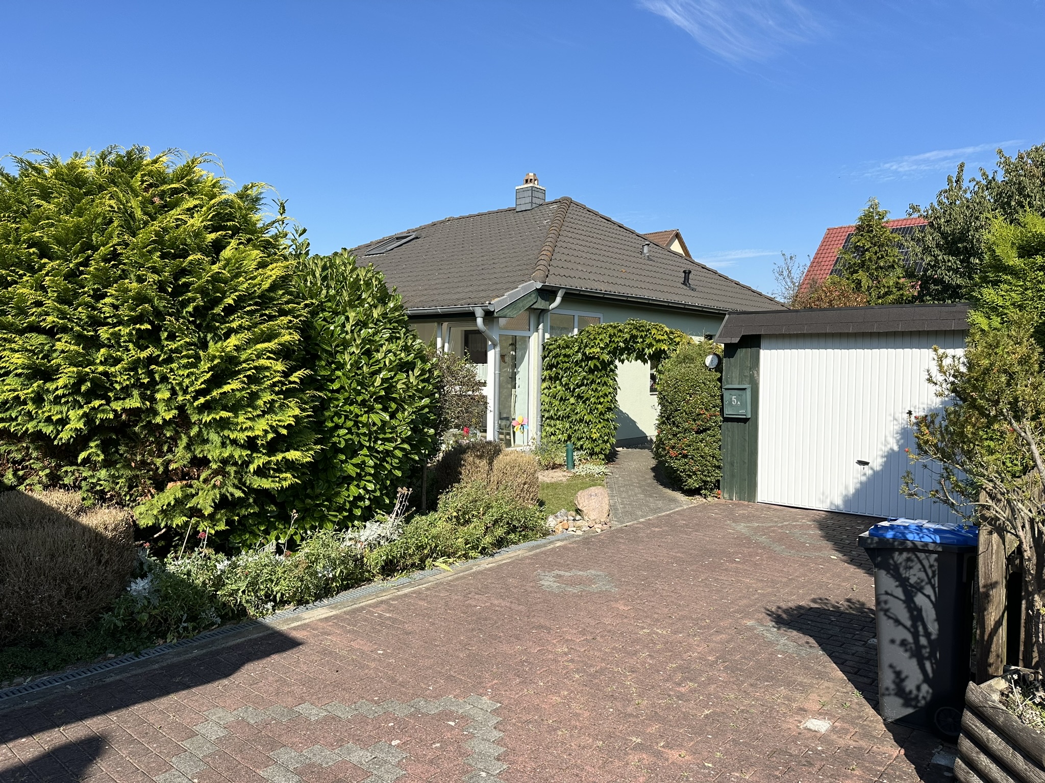 Bungalow mit Wintergarten und Kamin – Neubrandenburg, Meckl – Vorschaubild 2