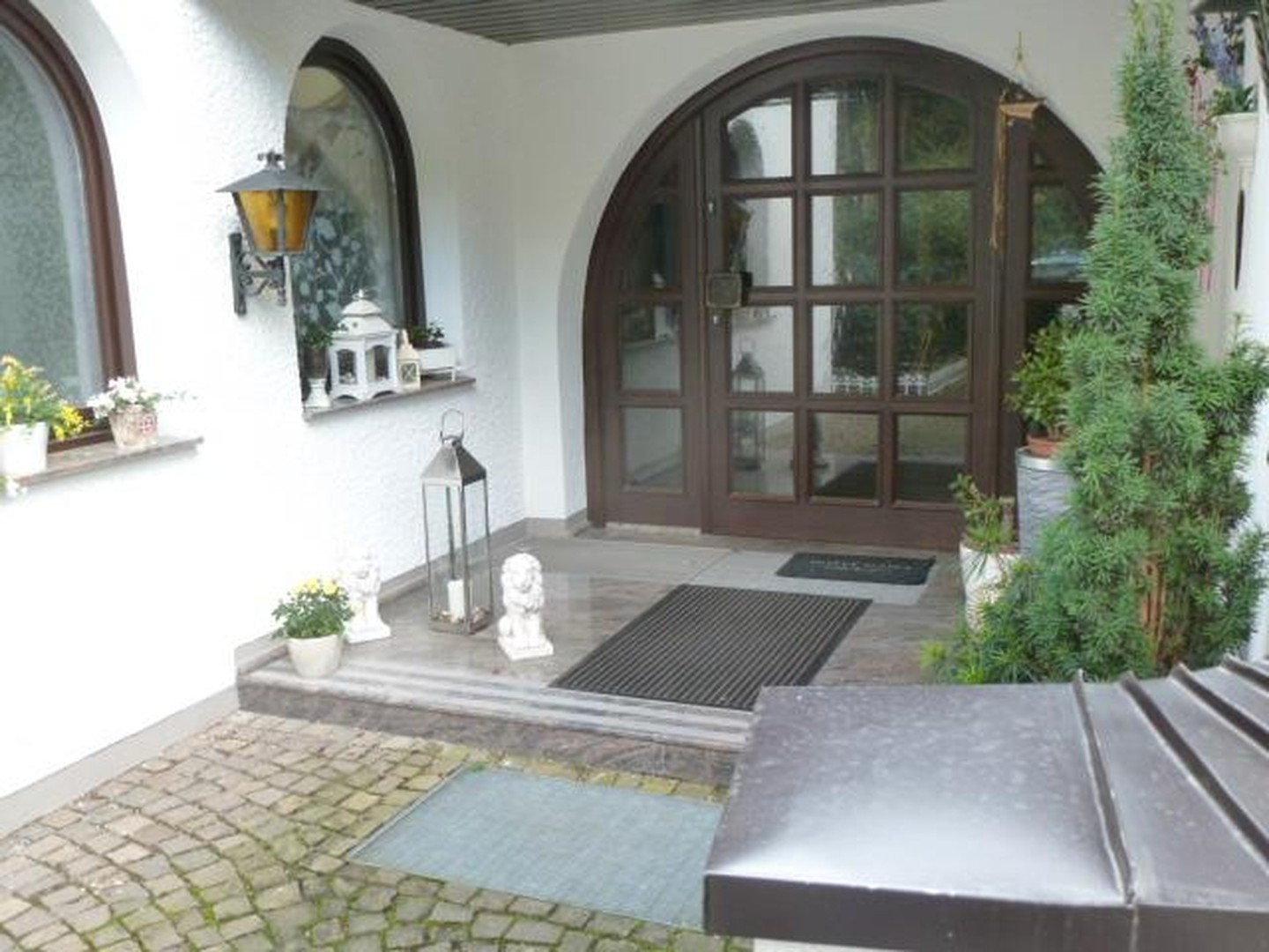 Großzügige Residenz, als Zweifamilienhaus von Privat zum kaufen – Baldham – Vorschaubild 2
