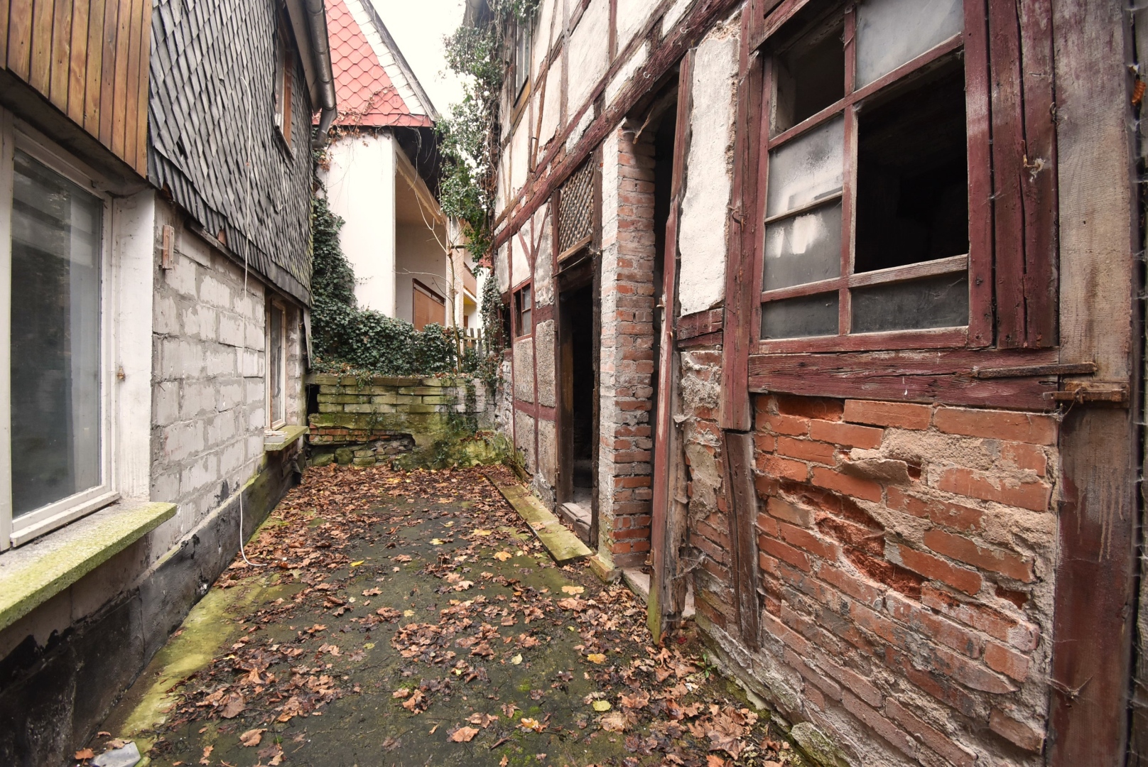 Einfamilienhaus in zentraler Lage zum Selbstausbau! – Suhl – Vorschaubild 24