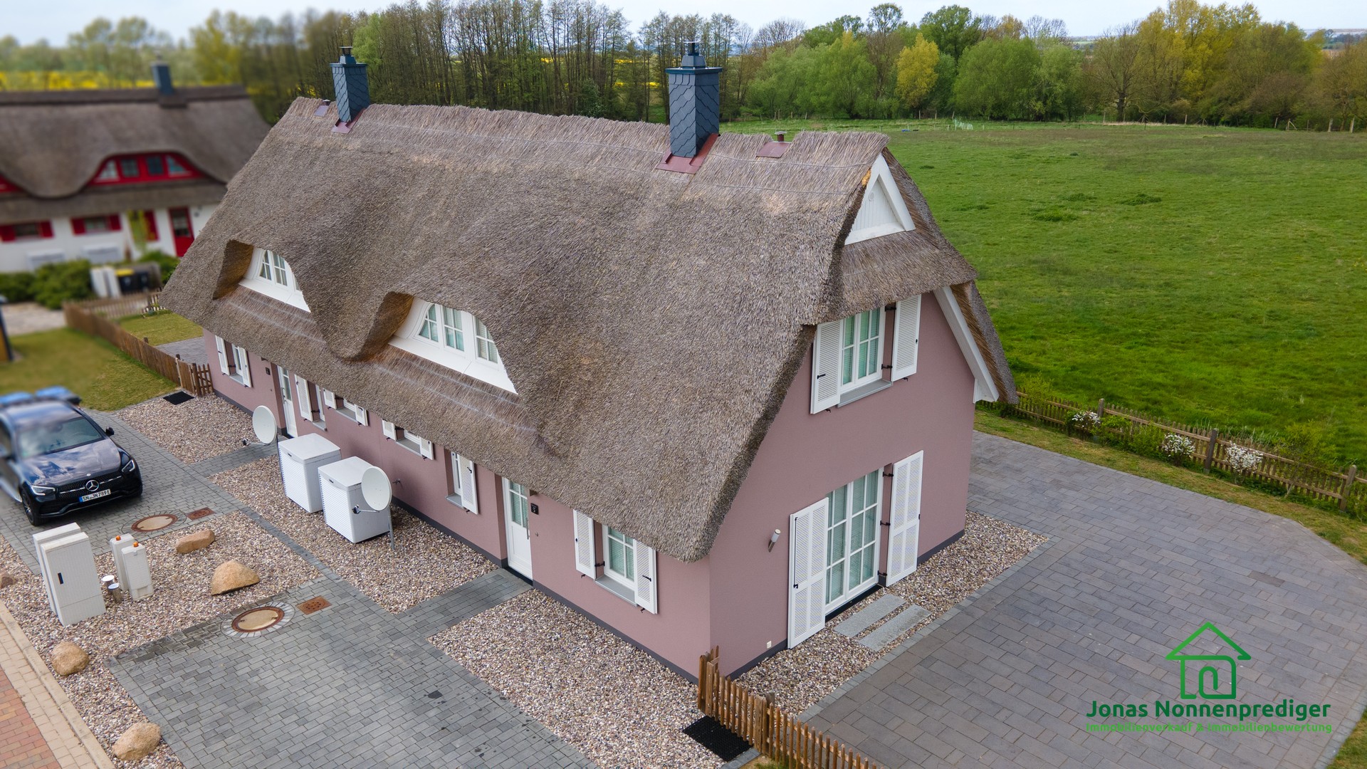 Moderne Doppelhaushälfte mit Reetdach und Sauna an der Ostsee (Ferienhaus) - Käuferprovisionsfrei – Boiensdorf – Bild 1 von 31