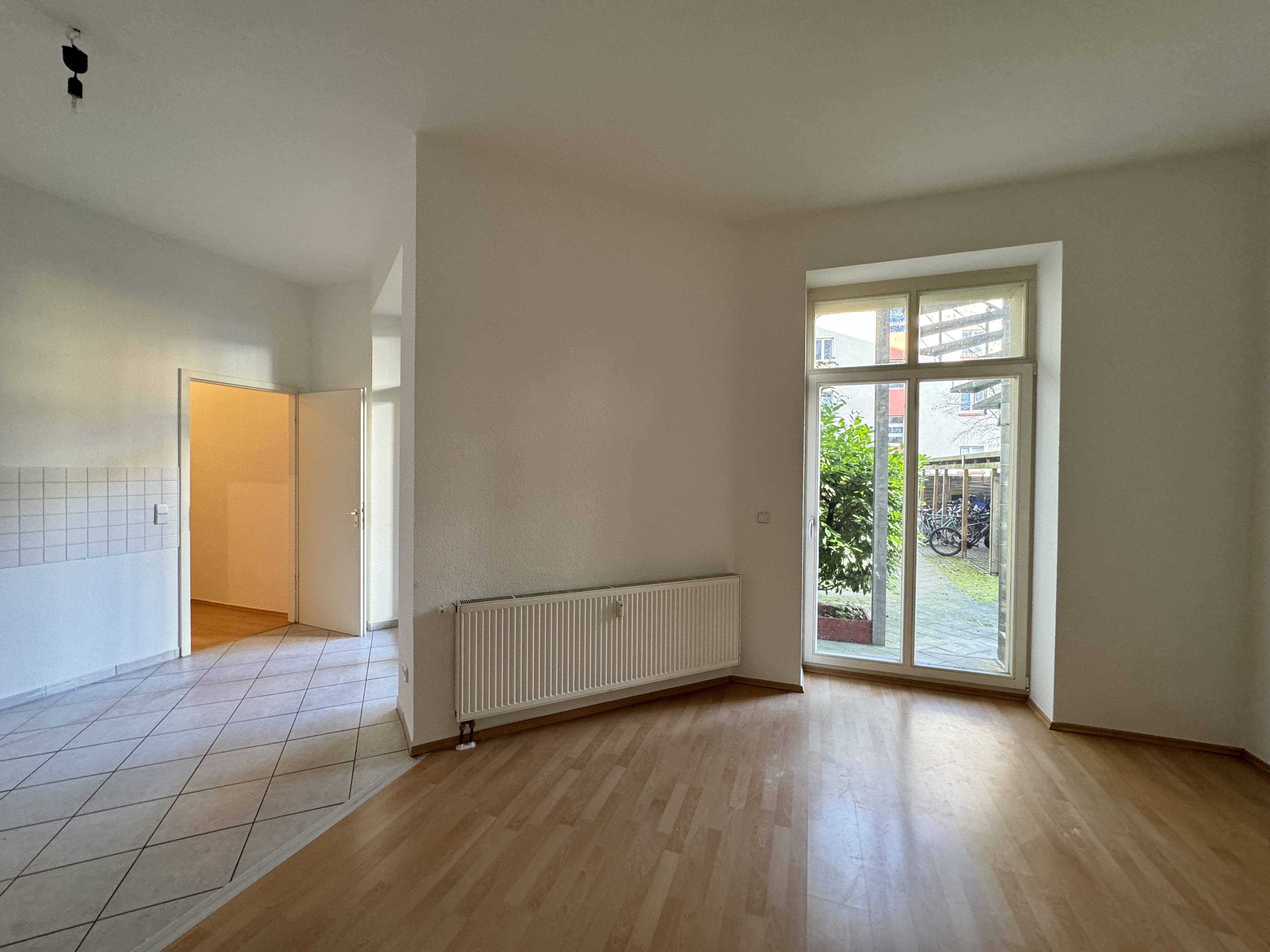 "Charmante 2,5-Raum-Wohnung mit Terrasse in Top-Lage" – Magdeburg – Vorschaubild 2