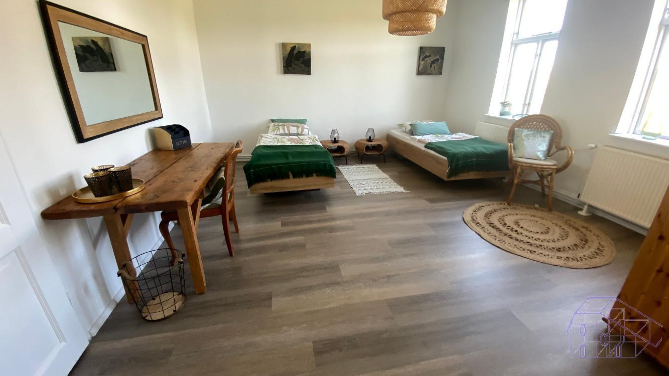 Vollsanierter, exklusiver, imposanter Künstlerhof in idyllischer Dorfrandlage mit Hautwohnung, 3 Appartements und reichlich Gästezimmer und Werk.- und Ausstellungshallen! – Wallstawe – Vorschaubild 25
