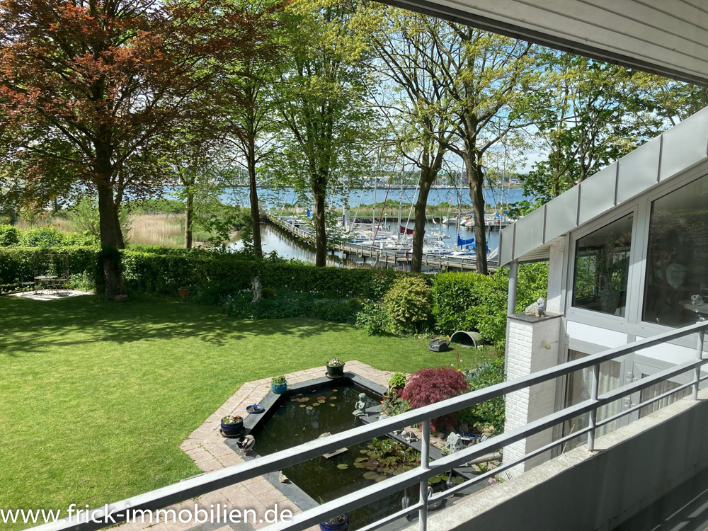 1. Reihe am Wasser mit Blick auf die Hafeneinfahrt – Neustadt in Holstein – Vorschaubild 23