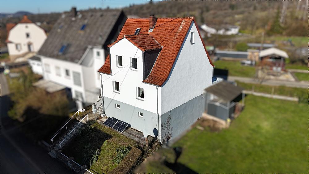 +++ Charmantes, modernisiertes Ein- bis Zweifamilienhaus mit Doppelgarage, Garten, Terrasse und herrlichem Panoramablick +++ – Neunkirchen – Bild 1 von 66
