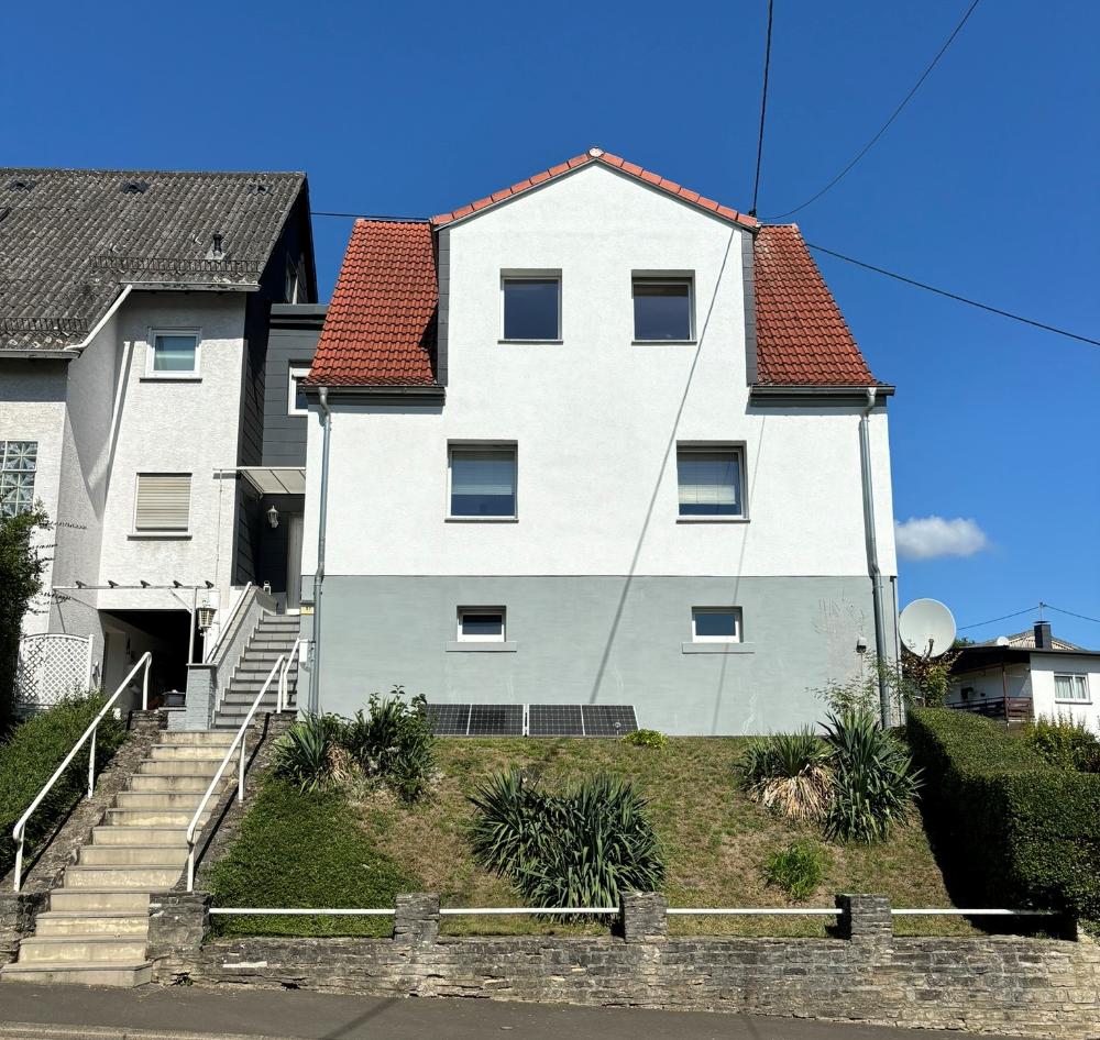 +++ Charmantes, modernisiertes Ein- bis Zweifamilienhaus mit Doppelgarage, Garten, Terrasse und herrlichem Panoramablick +++ – Neunkirchen – Vorschaubild 5