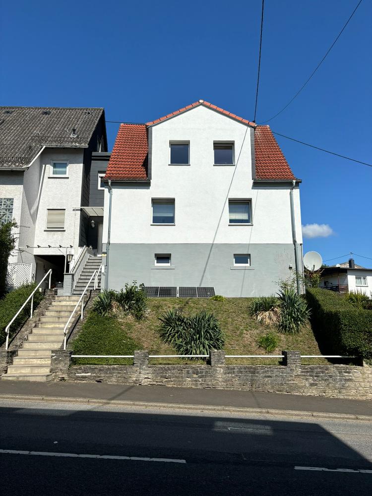 +++ Charmantes, modernisiertes Ein- bis Zweifamilienhaus mit Doppelgarage, Garten, Terrasse und herrlichem Panoramablick +++ – Neunkirchen – Vorschaubild 6