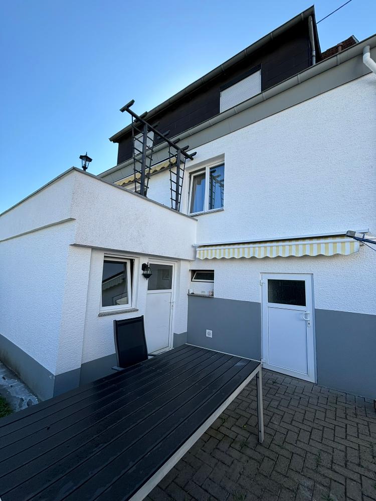 +++ Charmantes, modernisiertes Ein- bis Zweifamilienhaus mit Doppelgarage, Garten, Terrasse und herrlichem Panoramablick +++ – Neunkirchen – Vorschaubild 9