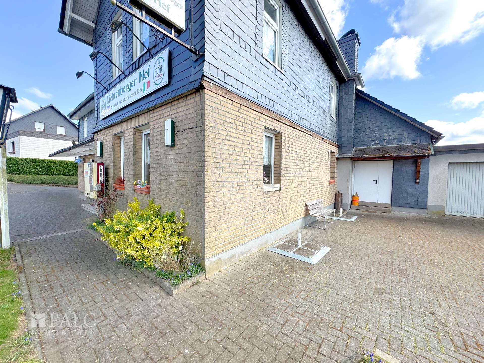 Ehem. Gasthof mit 365 m² Wohn-& Veranstaltungsfläche– vielseitig nutzbar als Wohnprojekt oder WG-Haus – Morsbach – Vorschaubild 2