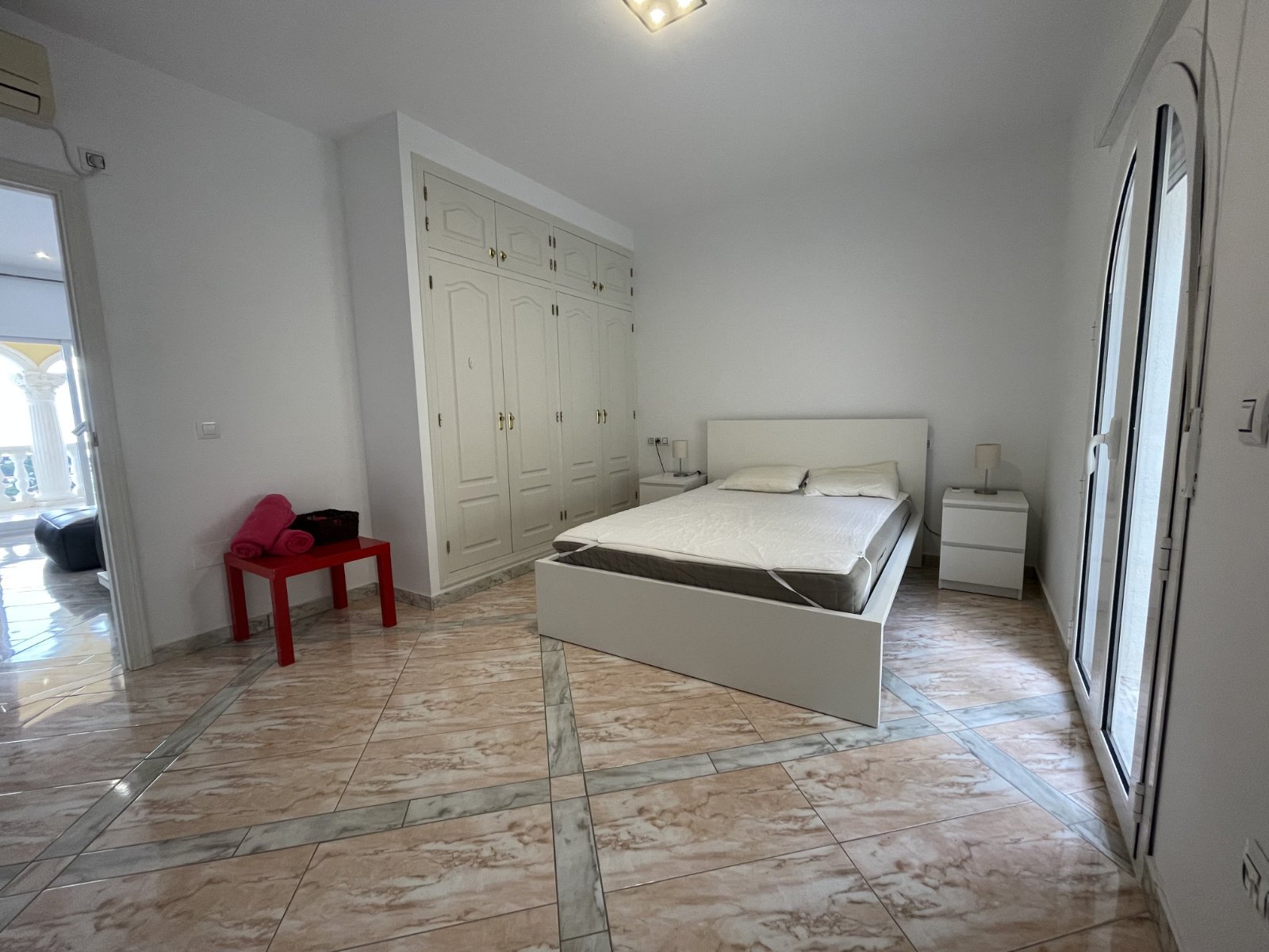 bg