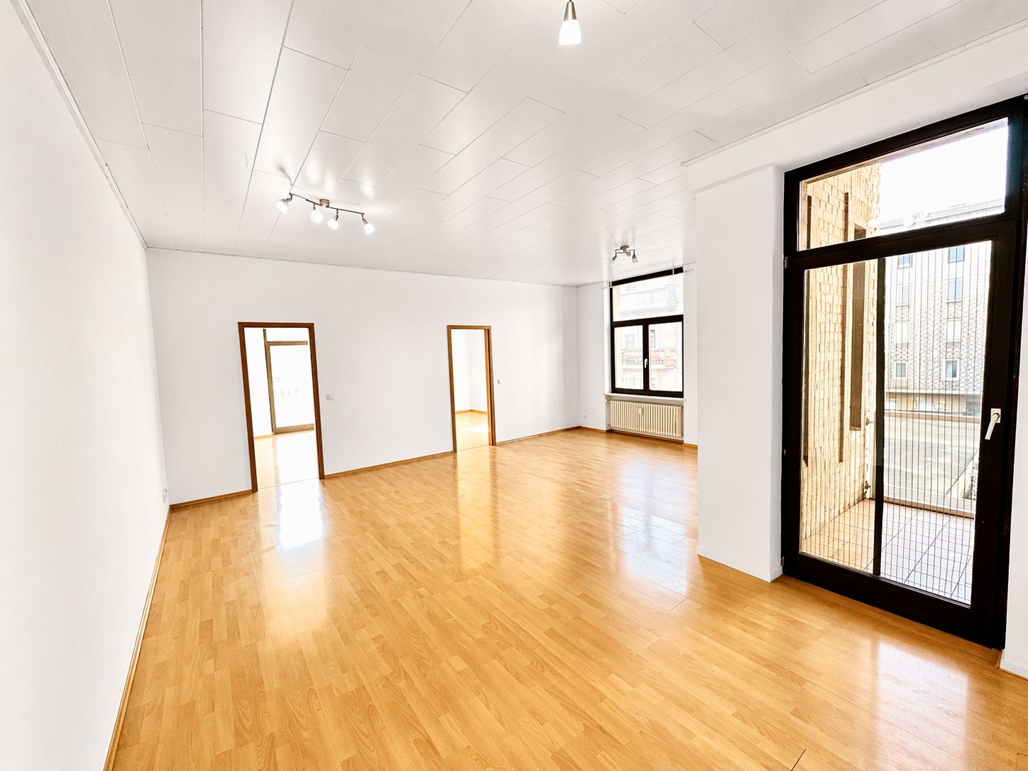 Attraktive 4-Zimmer-Wohnung in TOP-LAGE von Saarbrücken – Saarbrücken / Sankt Johann – Bild 1 von 27