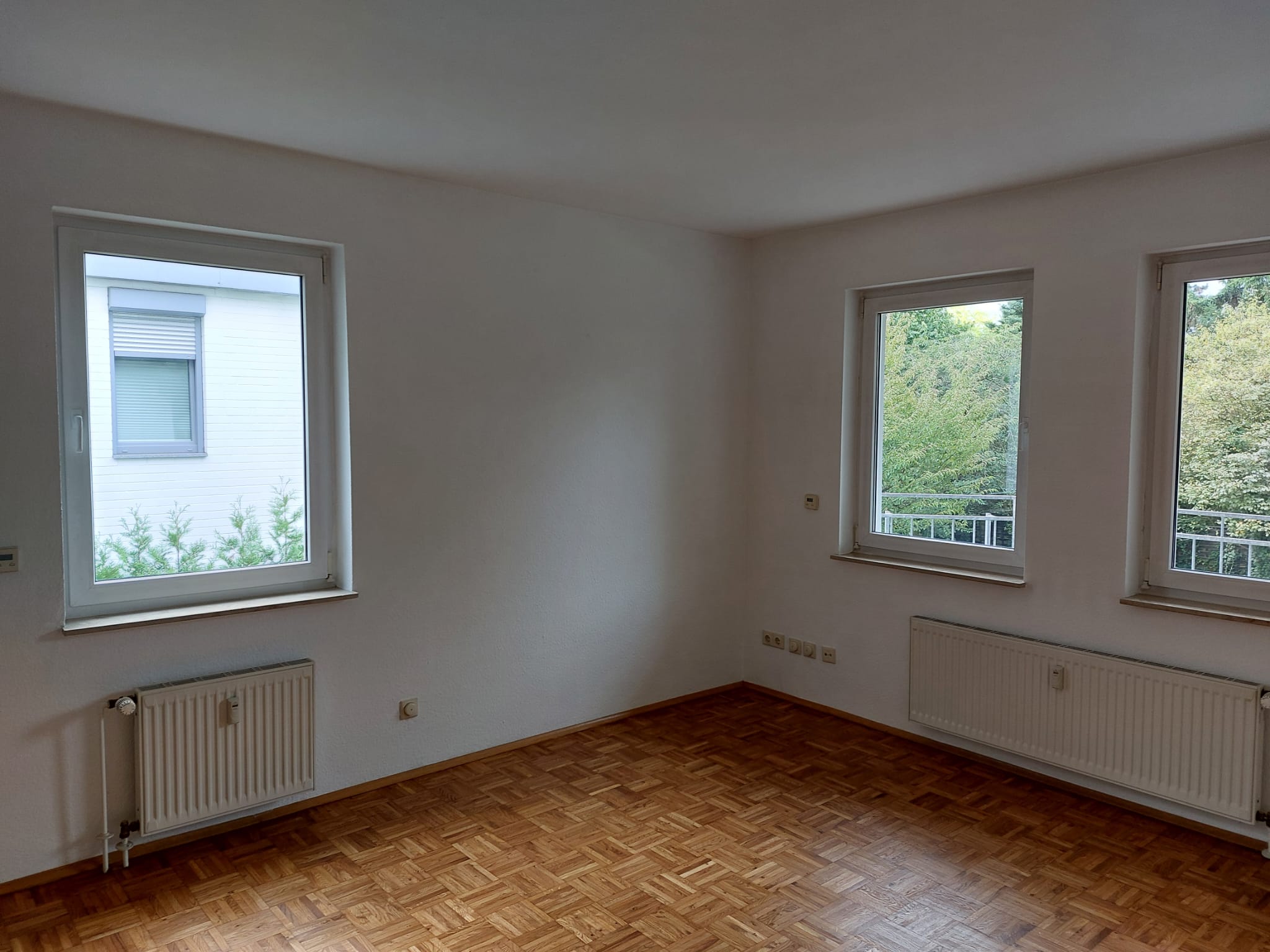 Im Grünen (mit Gemeinschaftsgarten), 2 Zimmer, Südbalkon + Einbauküche, ruhige Seitenstraße, Lohausen