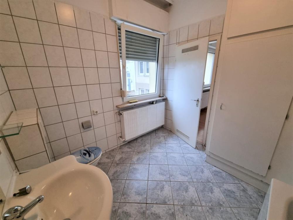 +++Stadtzentrum: Attraktives, gepflegtes 4-Familienhaus mit Südbalkonen, Südgarten und Ausbaureserve in bester Wohnlage+++ – Pirmasens – Vorschaubild 36