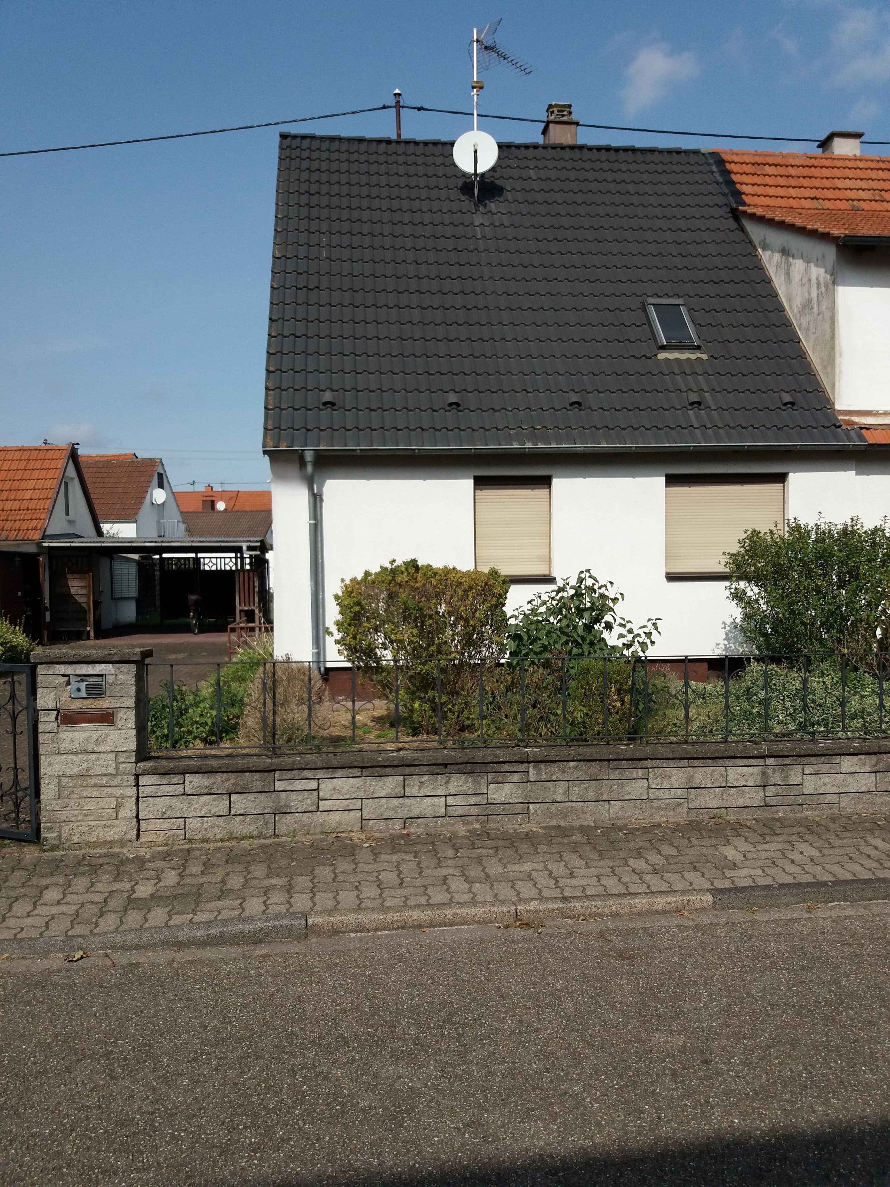 Gepflegte, unterkellerte DHH in schöner, begehrter und ruhiger Lage, m. großem Garten in Wald- u. Seenähe – Karlsruhe, Baden – Vorschaubild 13