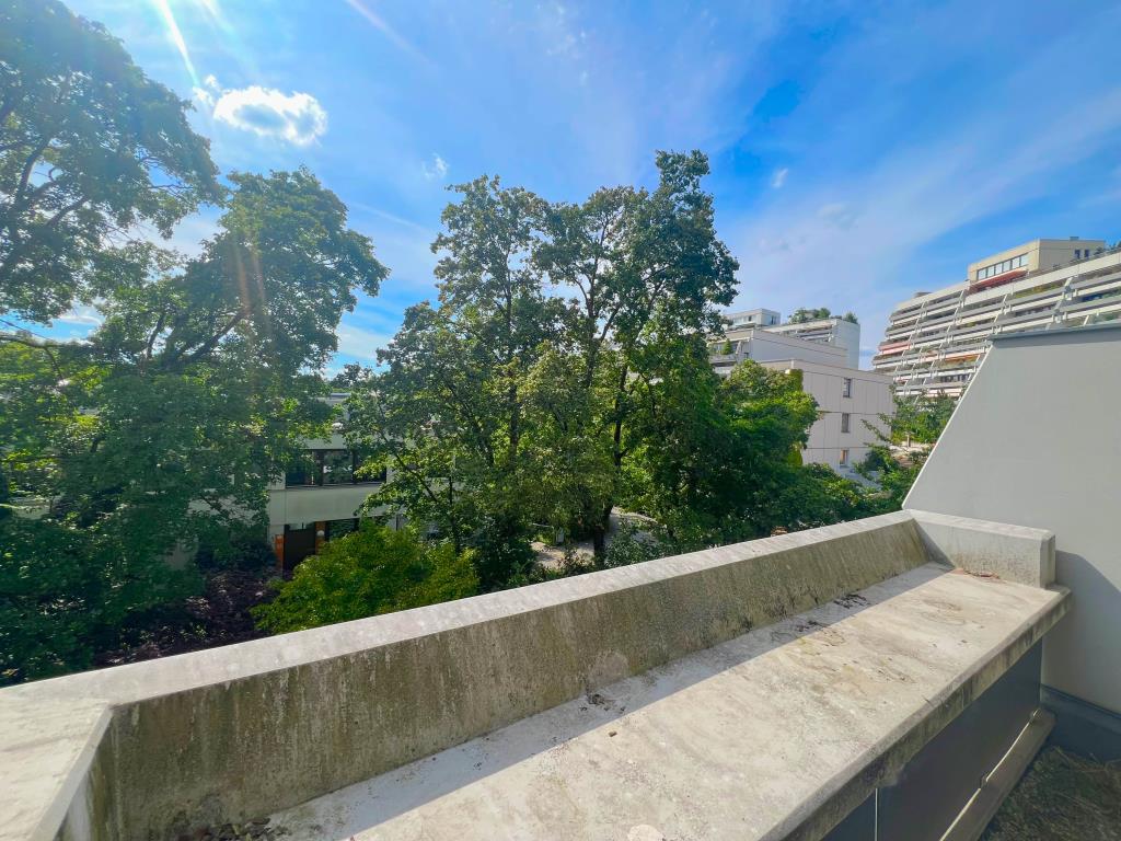 Maisonette-Rarität im Olympischen Dorf mit zwei West-Balkonen!