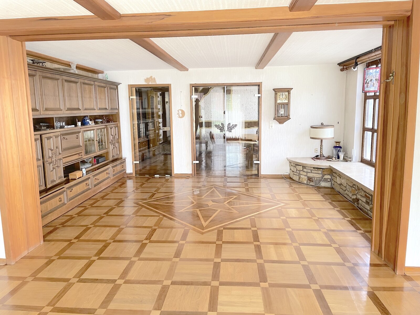 bg