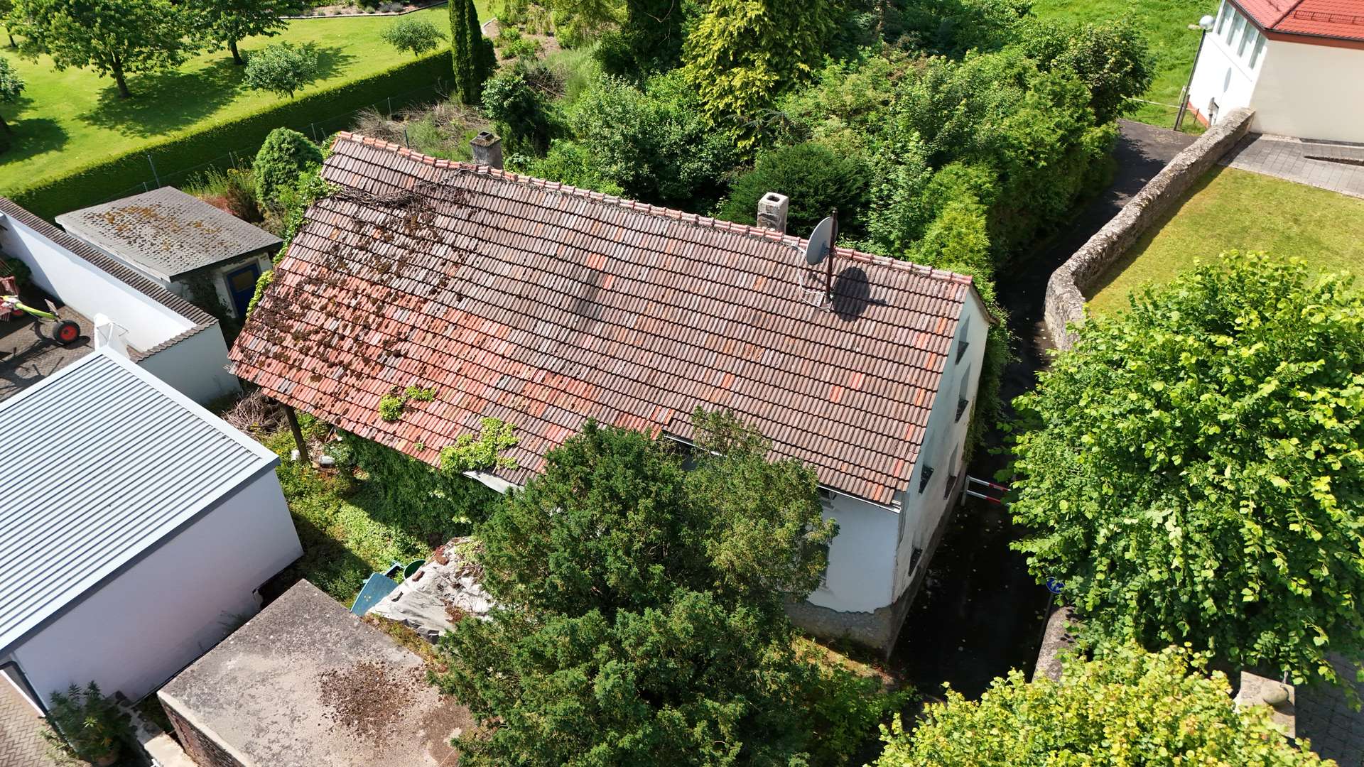freistehendes Einfamilienhaus mit Entwicklungspotenzial! Unsaniert - Schnäppchen! – Eiterfeld – Vorschaubild 2