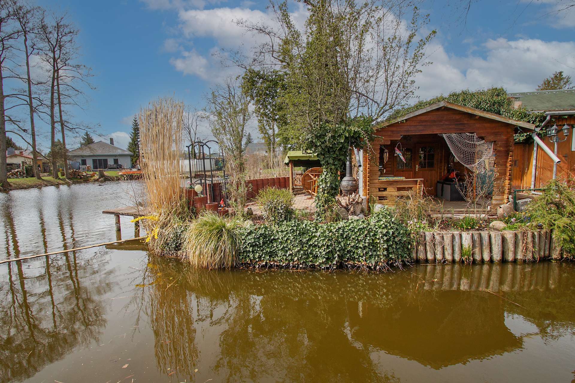 Wasserlage mit Seltenheitswert – stilvoller Bungalow mit eigenem Wasserzugang & Anlegestelle – Ketzin – Vorschaubild 3