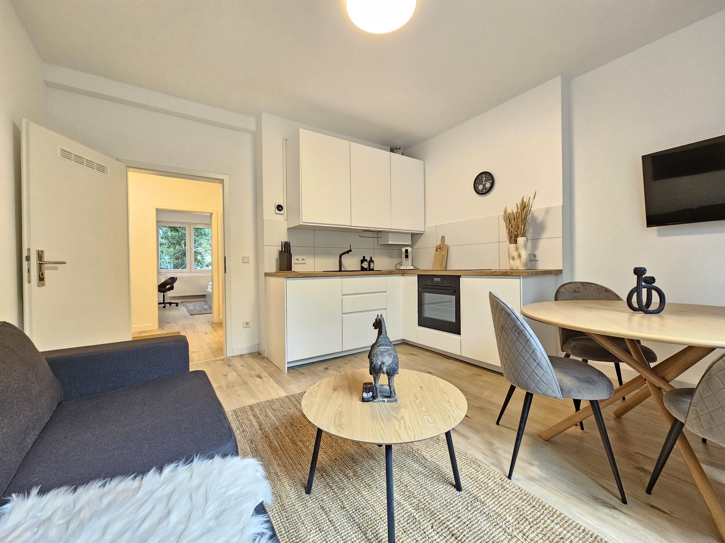 Erstbezug nach Sanierung-vollmöblierte Wohnung in Citylage!