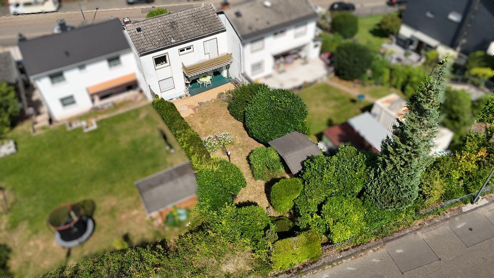 +++ Ruhbank: Großzügiges Einfamilienhaus mit Einliegerwohnung in hervorragender Wohnlage mit Südo...