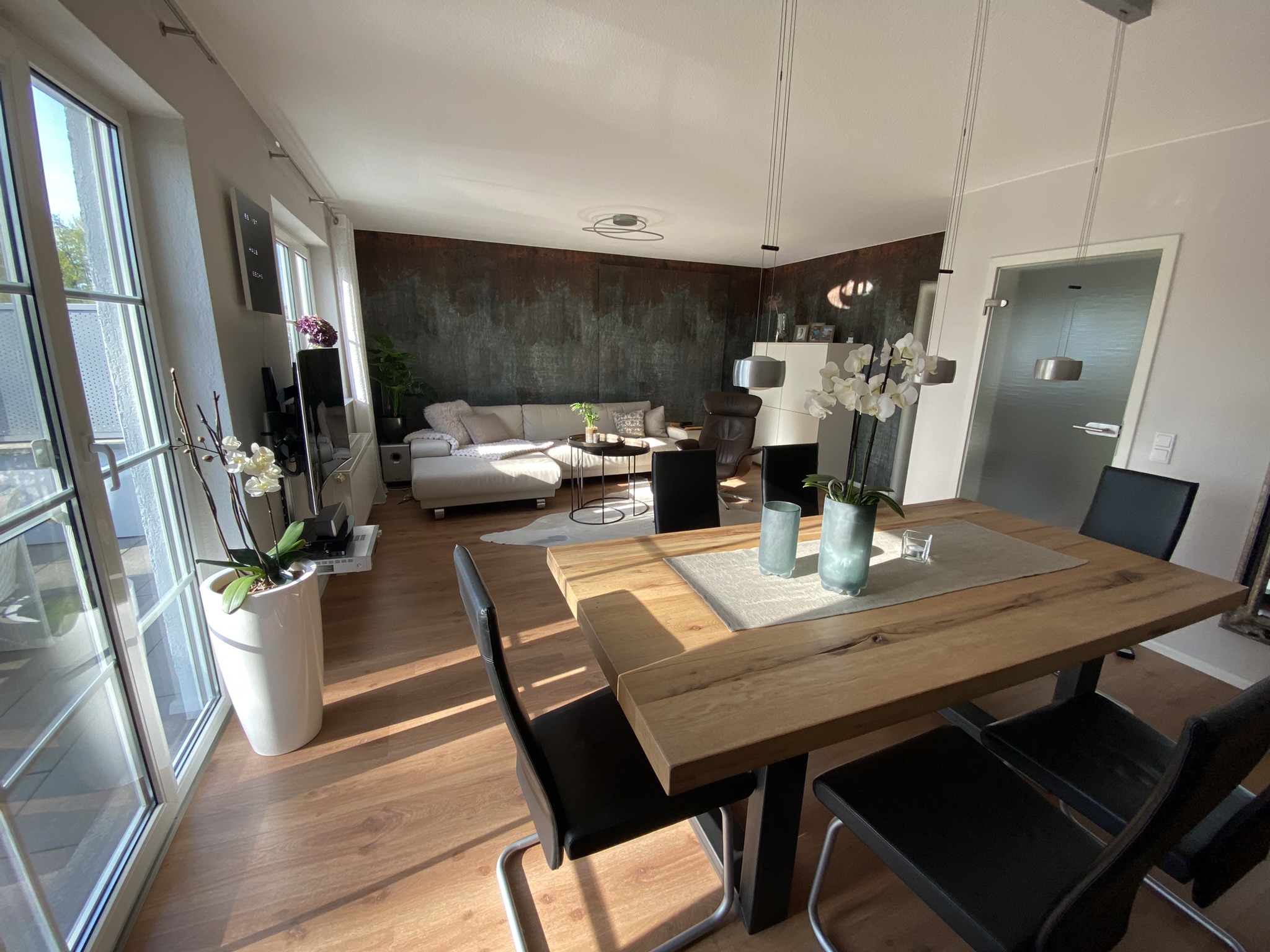 schmuckes Reihenendhaus mit großer Terrasse, Sauna und 2 Carport-Stellplätze