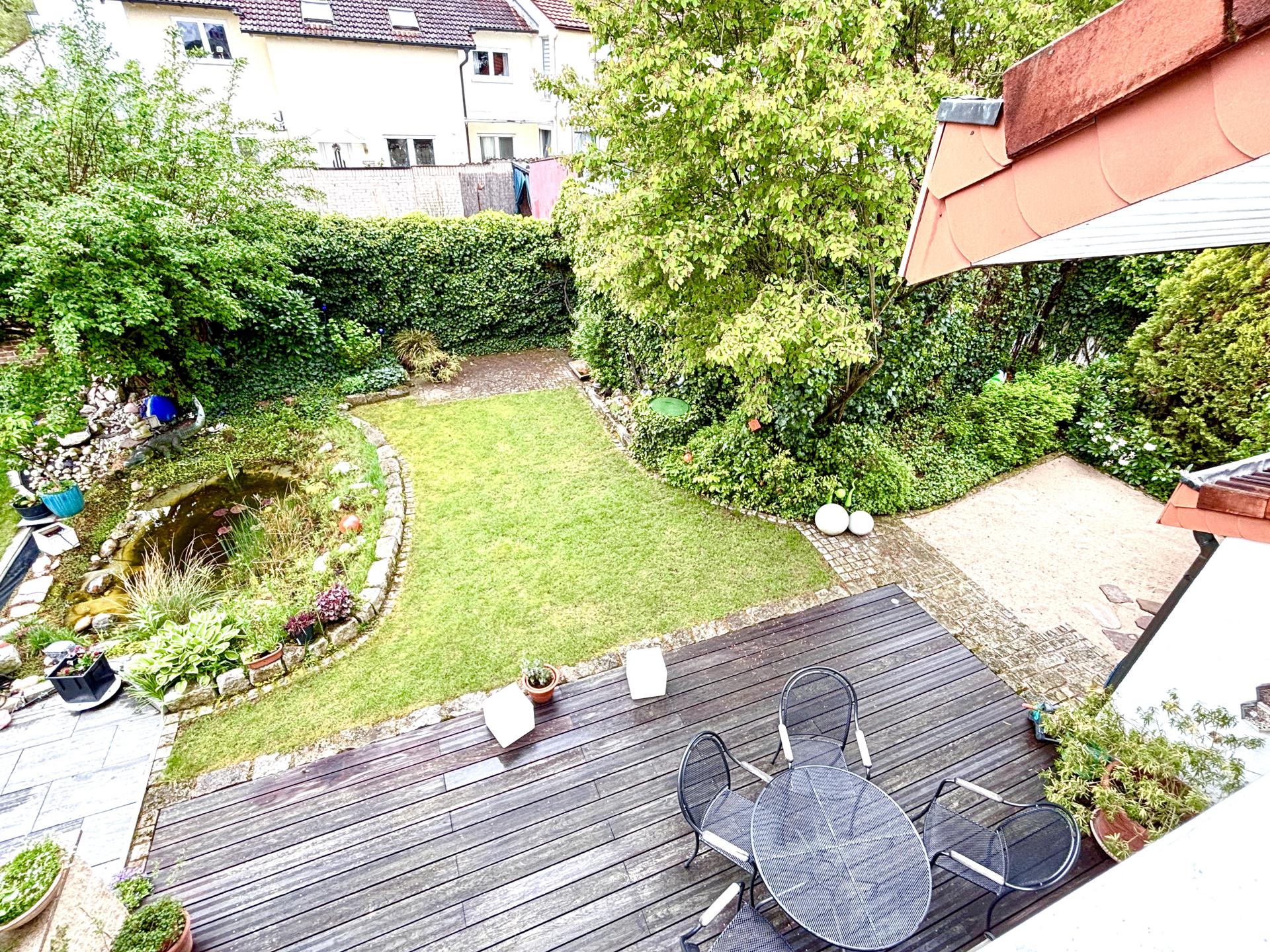 Familienfreundliche Doppelhaushälfte mit Garten und Garage