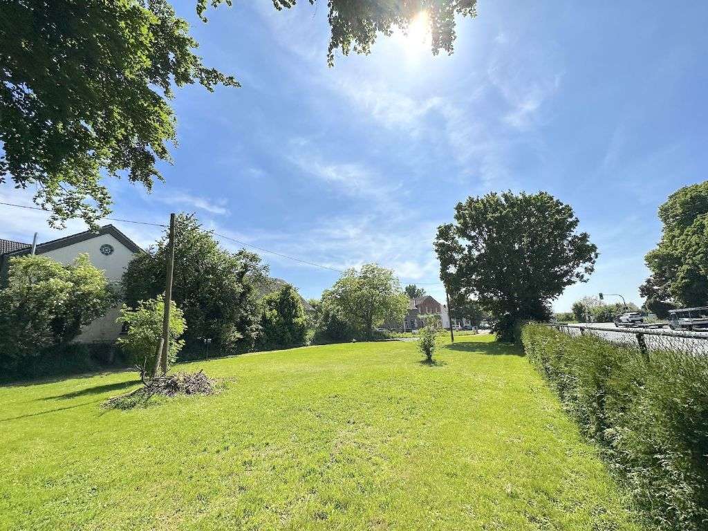 MASSIVES HAUS IN VERKEHRSGÜNSTIGER LAGE! ++ SMARTE AUSSTATTUNG ++ NEUE PHOTOVOLTAIK ANLAGE ++ – Kleve – Vorschaubild 9