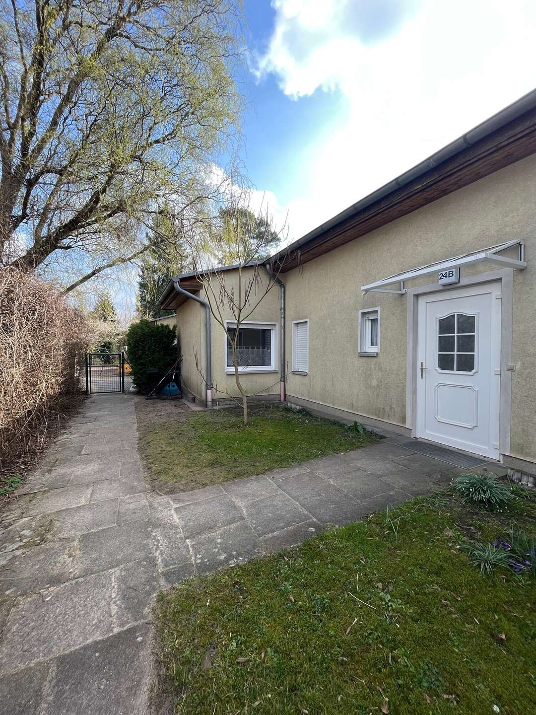 Verkauf eines 96 qm eingeschossigen Reihenhauses in sehr ruhiger Anliegerstraße nahe des Nymphensees – Falkensee – Bild 1 von 17