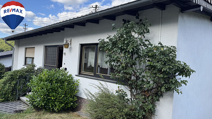 Einfamilienhaus mit großer Kellerwerkstatt am Ortsrand - – Freisen – Bild 1 von 19
