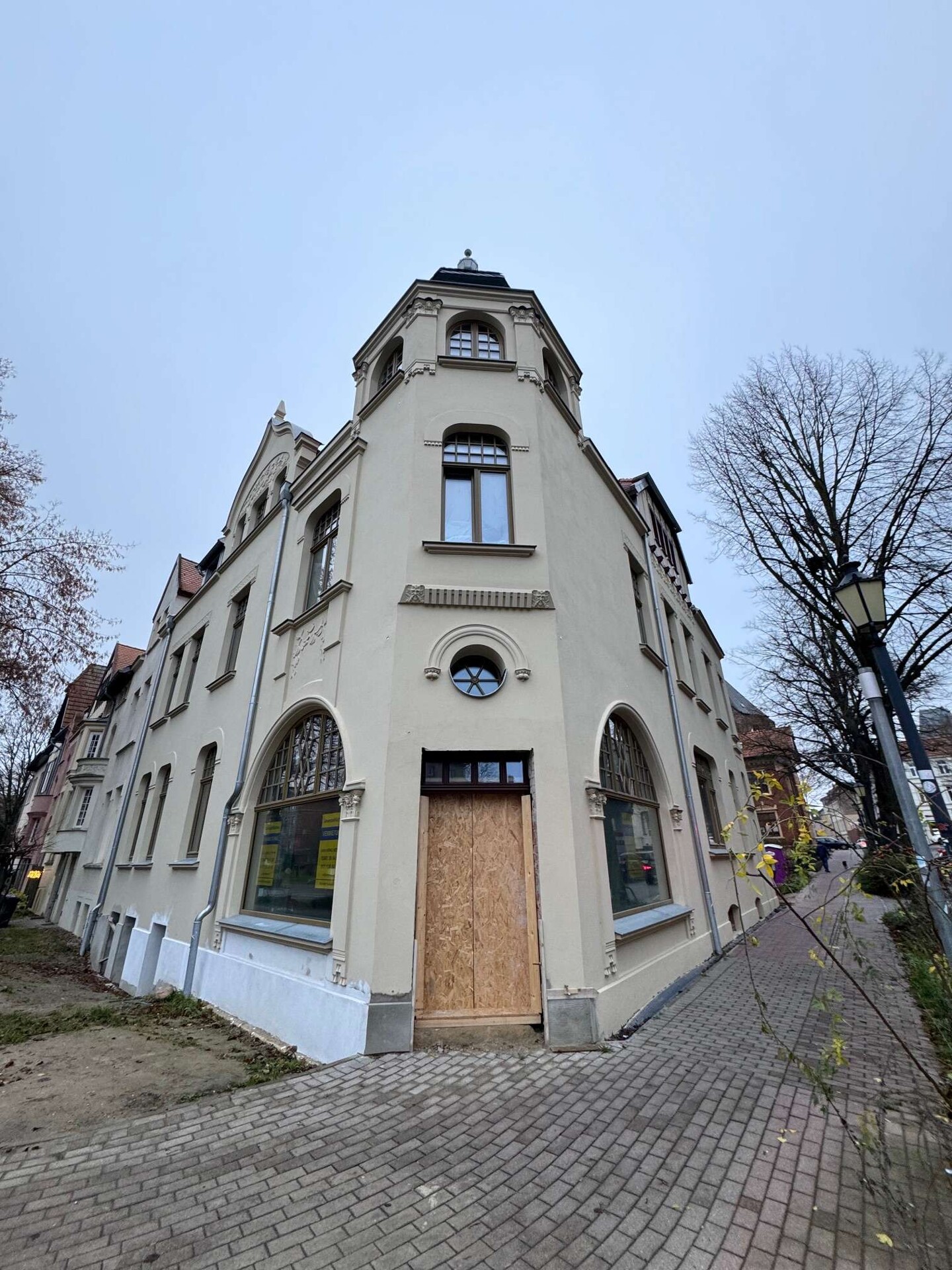 bg