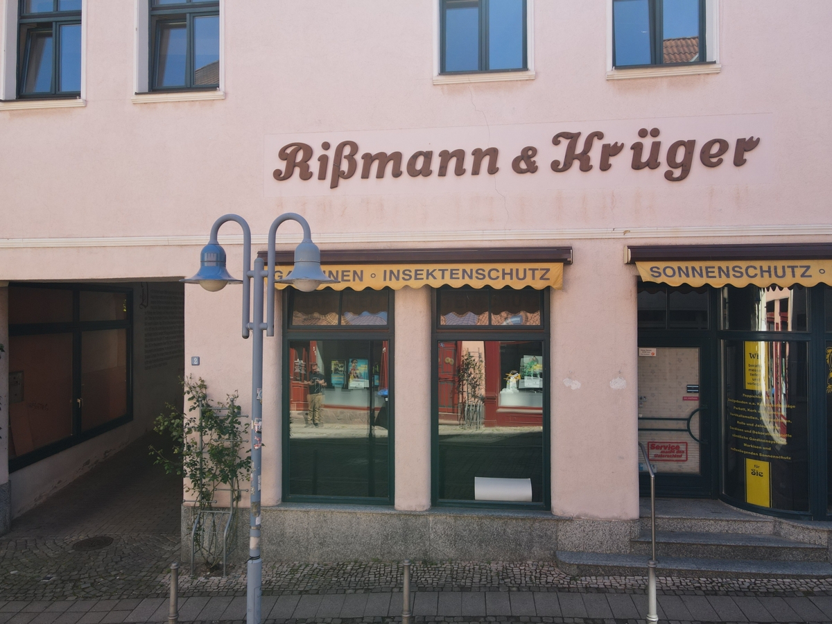bg